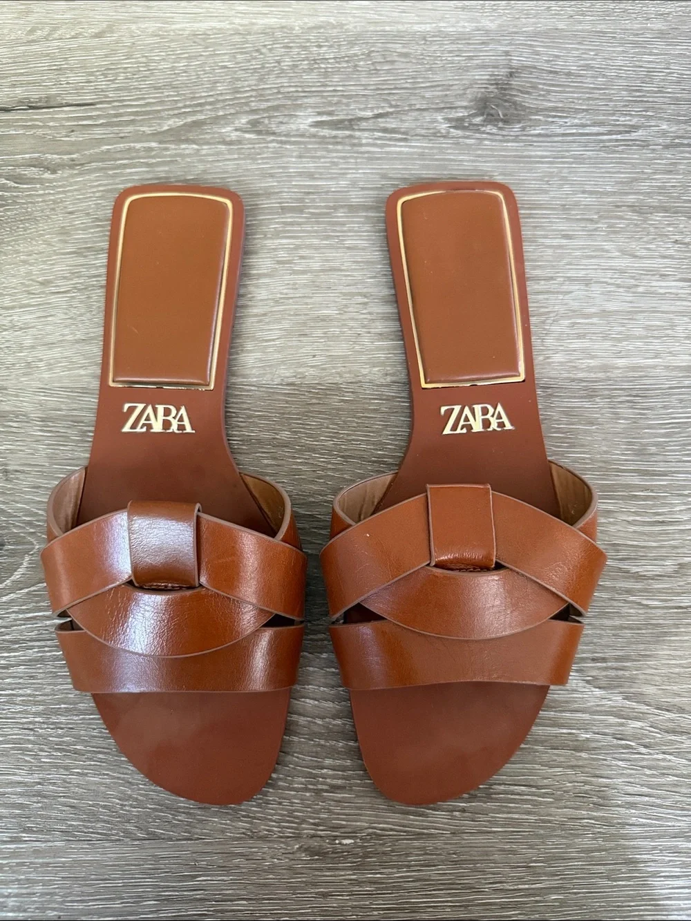Zara Brown Flat leather sandals with crossed straps at front, size 39